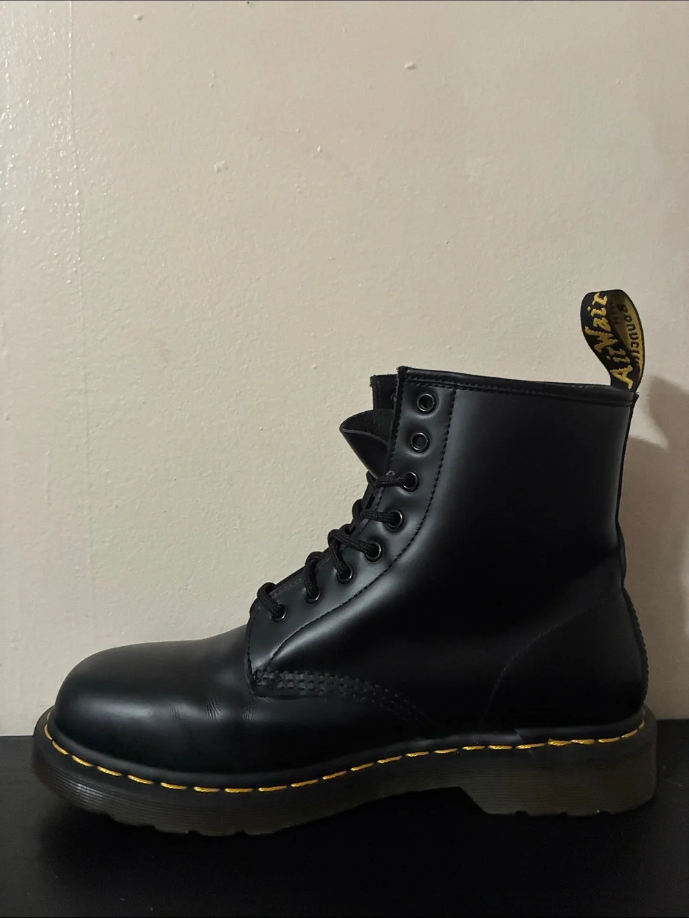 Classic Dr. Martens 1460 Smooth Leather 8-Eye Boots in black size 10